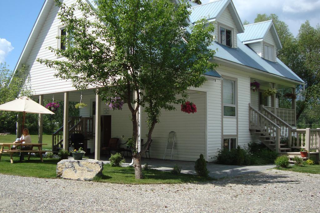 Bear Paw Lodge Golden Exterior photo
